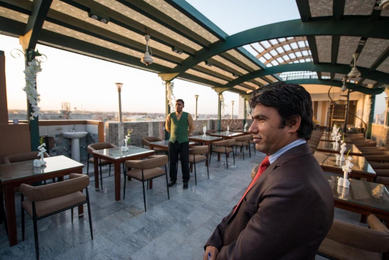 Hotel Holiday Lahore Eksteriør bilde