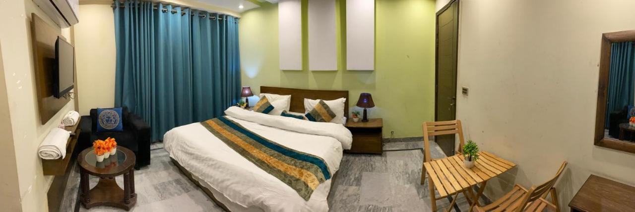Hotel Holiday Lahore Eksteriør bilde