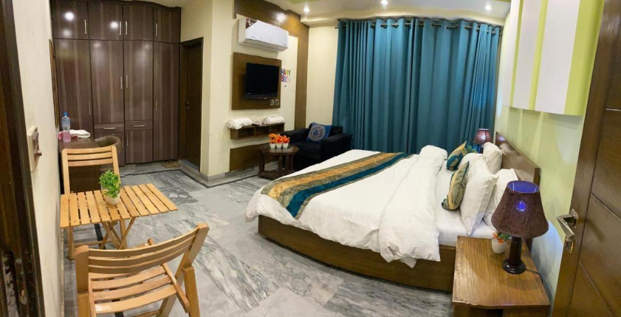 Hotel Holiday Lahore Eksteriør bilde